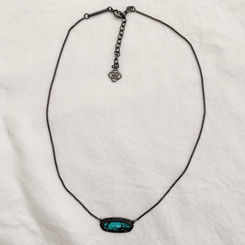 Kendra Scott necklace